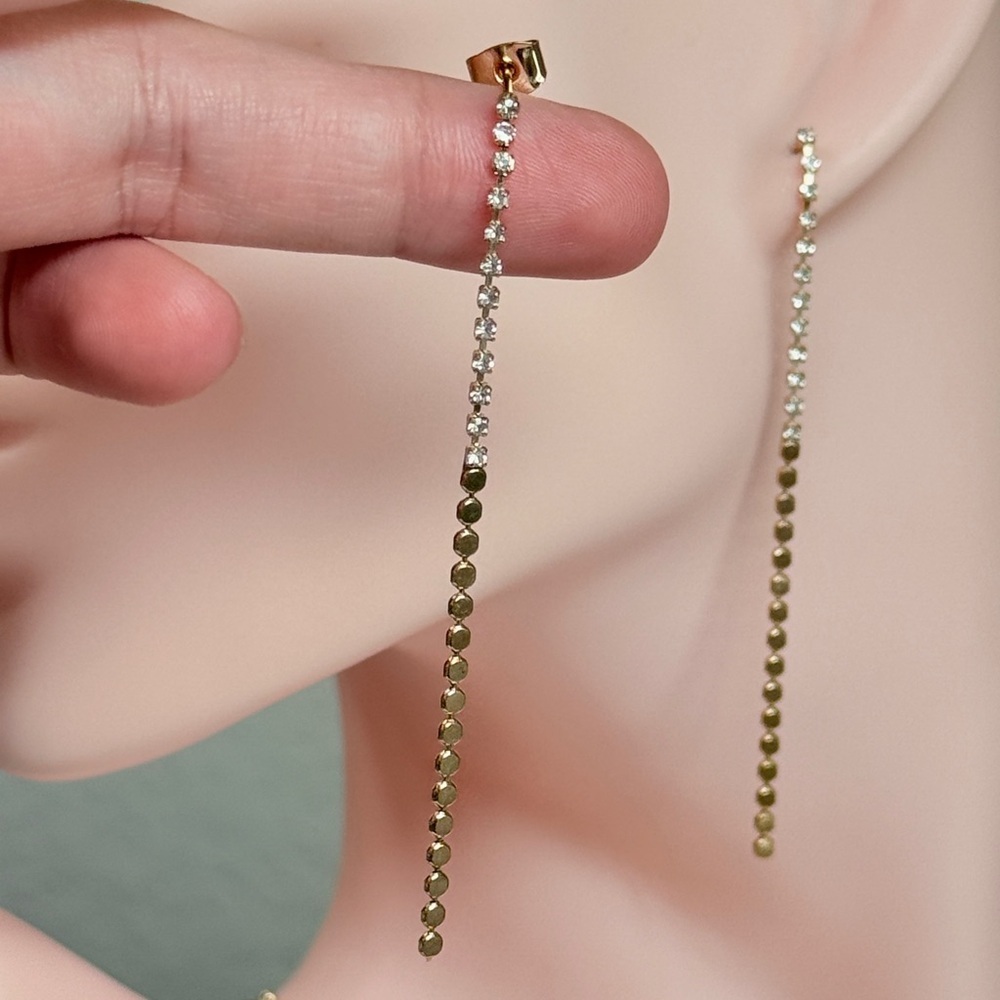 ⚜️ Elegant Gold Drop Earrings